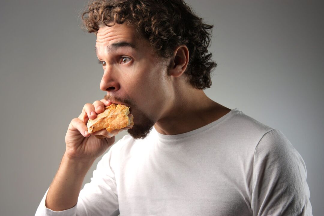 Мъж, който се храни лошо, е изложен на риск от развитие на еректилна дисфункция. 